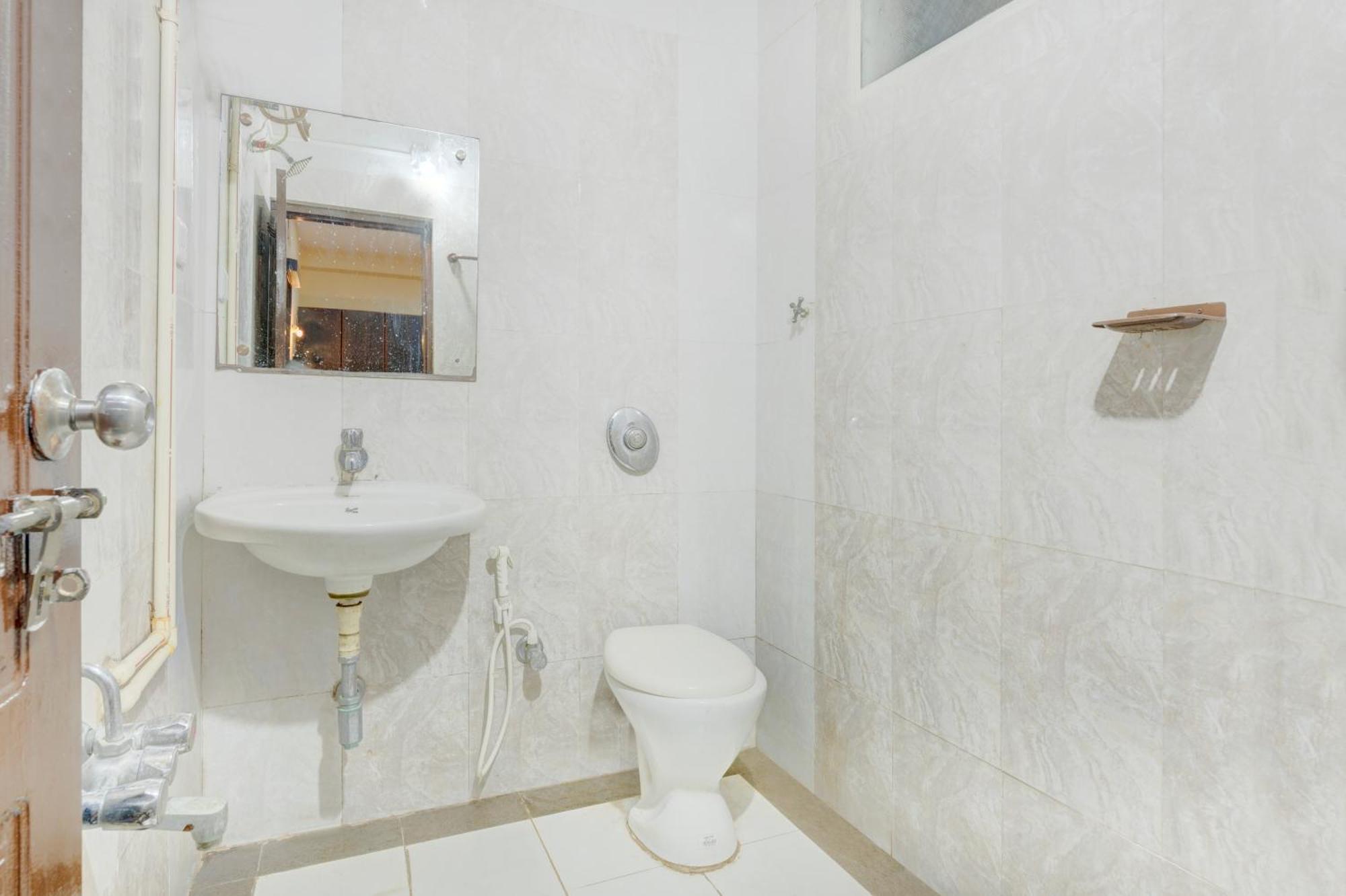 Iroomz Eco - Hotel Big Boss Chitradurga Exterior photo