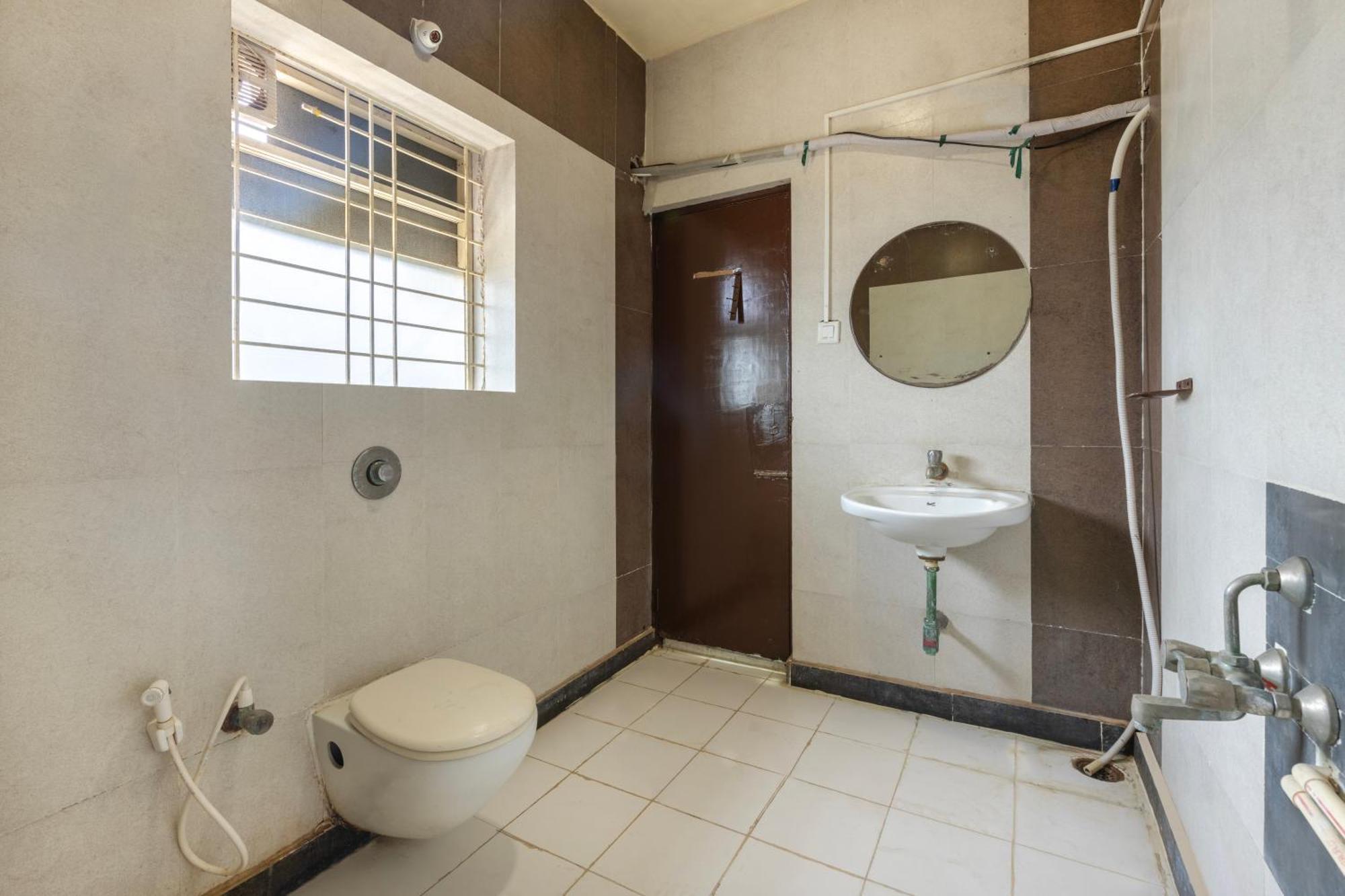 Iroomz Eco - Hotel Big Boss Chitradurga Exterior photo